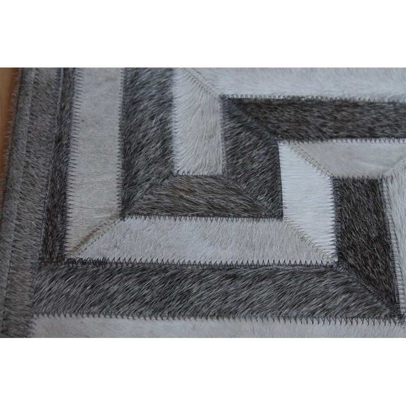 Area Cowhide Geometric Area Rug in Gray, Rectangle 4' x 6'