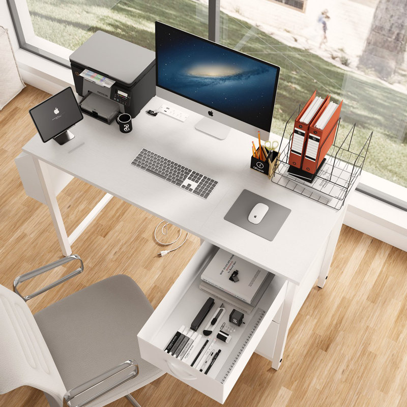 Bureau de 47,3 po avec prise de courant, 3 tiroirs, poche latérale, bureau d'étude facile à assembler, cadre stable et réversible pour bureau à domicile, bureau d'ordinateur de société, table de jeu, coiffeuse