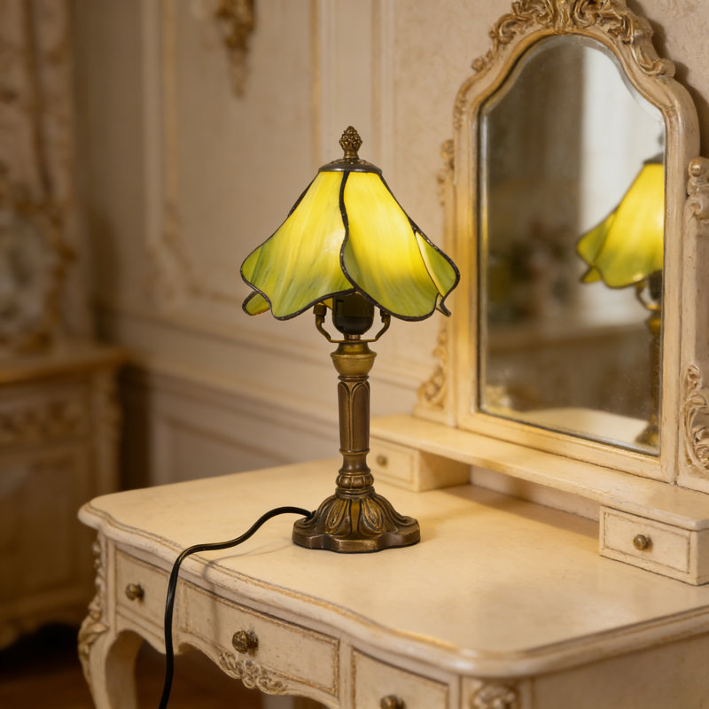 Lampe de table style Tiffany en pétales de verre vert, base en résine bronze antique, ampoule E26 chaude incluse, lampe d'appoint rétro