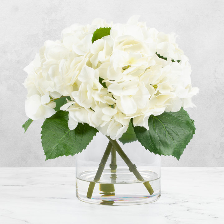 Arrangement d'hortensias en soie dans un vase, Blanc