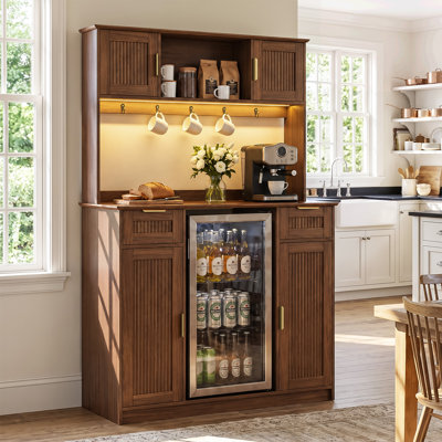 Meuble-bar à café de 178 cm de haut avec espace mini-réfrigérateur, armoire de cuisine avec éclairage DEL et prise électrique, fini noyer