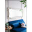 Miroir coquelicot avec cadre en métal doré de style contemporain
