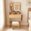 Coiffeuse avec miroir éclairé par DEL, prise électrique, support pour sèche-cheveux et tabouret, meuble de toilette compact pour petites chambres, en bois