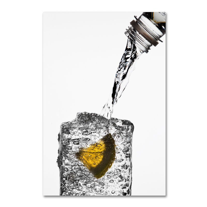« a a drink », reproduction de photo sur toile tendue, H 19 po x l 12 po