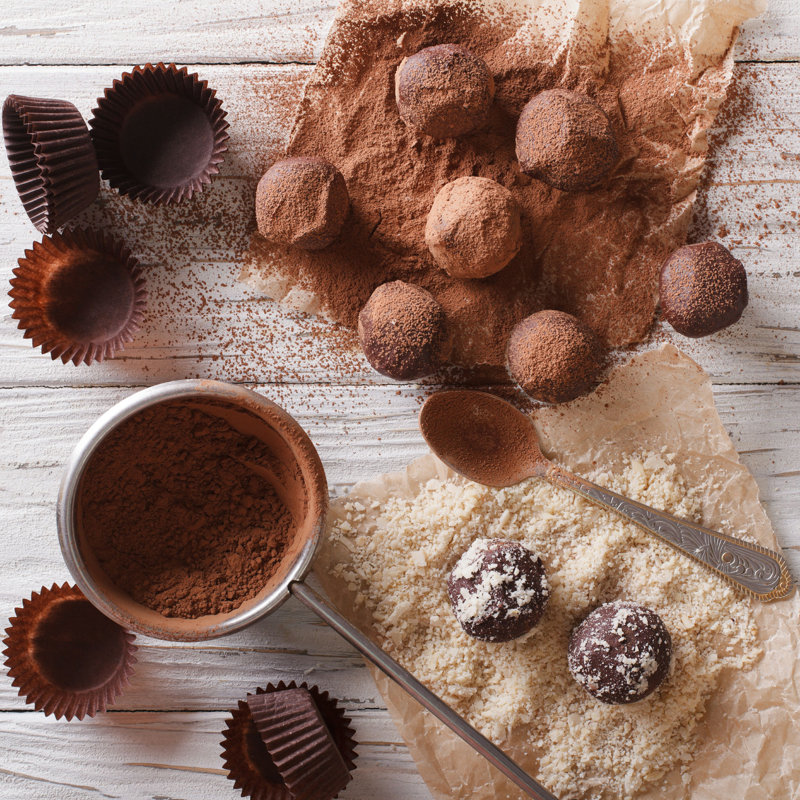 Préparation des truffes au chocolat - Photographie sur toile tendue, H 12 po x l 12 po