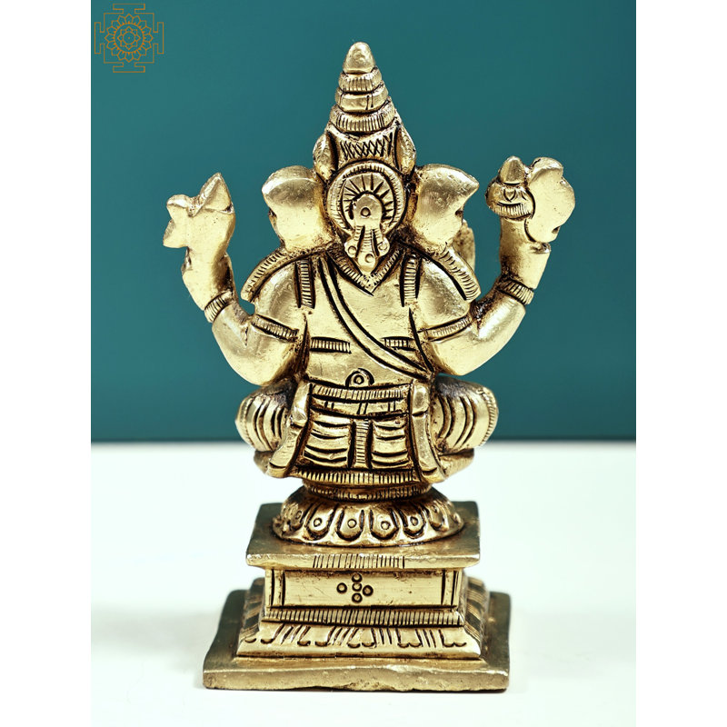 Petit Ganesha à quatre bras de qualité supérieure assis sur un piédestal