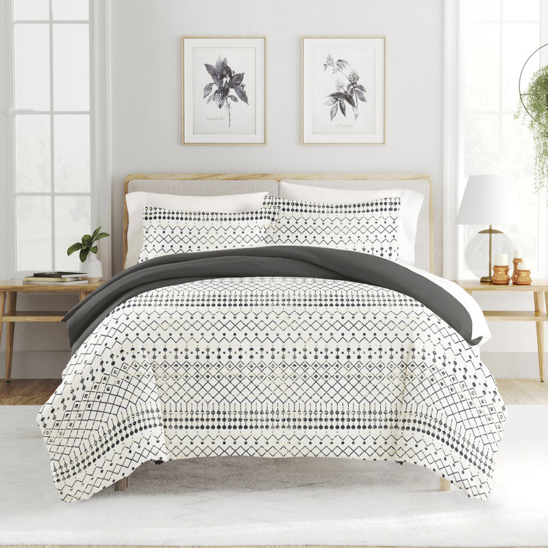 Gray and White Geometric Pattern King/Cal King Duvet Cover Set