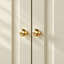Armoire en arc avec tablettes ouvertes