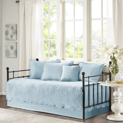 Housse de lit de jour réversible à bords festonnés en bleu - 6 pièces, 100% microfibre, rembourrage en mélange de coton, taille simple, housse rabattable de 17 pouces, 15 pouces, 3 taies décoratives, 1 coussin décoratif, bordure à aspect rustique
