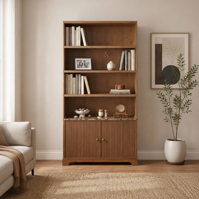 Bibliothèque haute moderne de 231,5 cm (91,1 po) avec plateau imitation marbre, 3 étagères ouvertes et portes doubles cannelées, bibliothèque autoportante en bois noyer pour salon et bureau