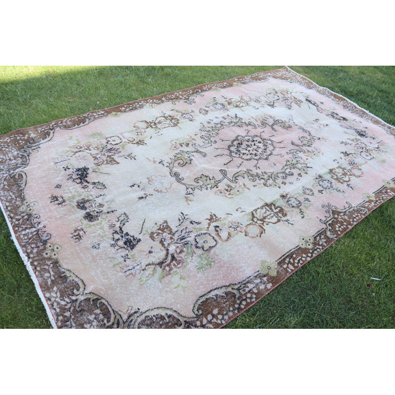 Tapis Oushak antique en laine beige - idéal pour rehausser l'élégance du salon