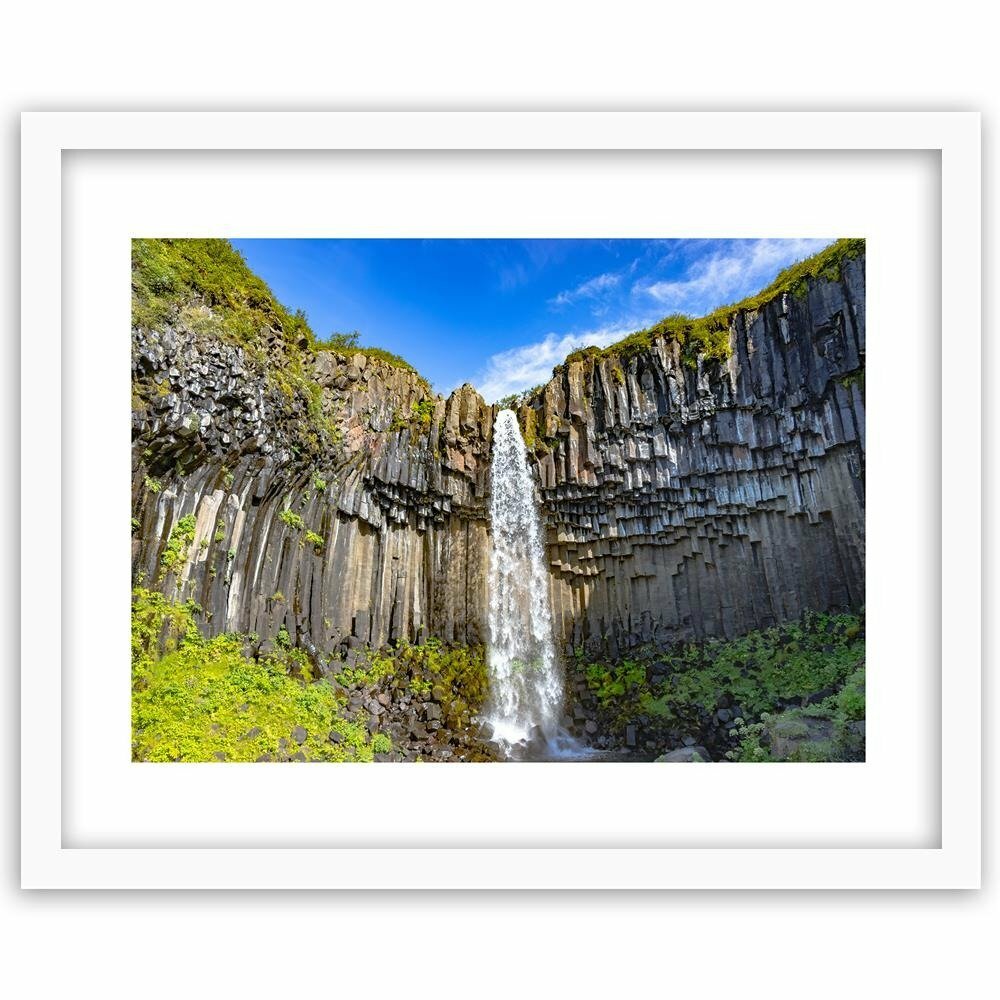 Gerahmtes Poster Wasserfall über Felsen