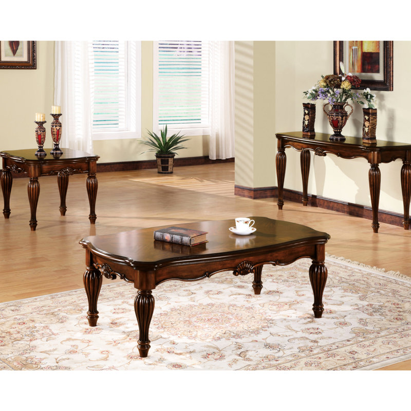 Table traditionnelle en cerisier avec une surface rectangulaire et des pieds sophistiqués