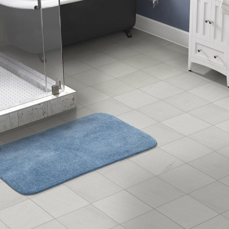 Tapis de bain antidérapant en nylon doux Mccluney, L 30 po x L 50 po, Bleu bassin