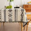  Nappe imprimée à la main pour tables carrées, couverture de table géométrique noire à bords frangés, nappe décorative pour la cuisine et la salle à manger, 59 po x 70 po-132962392-132962396