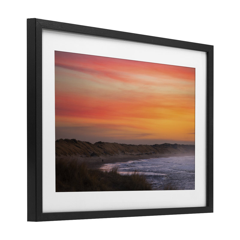 Coucher de soleil orange sur un rivage, reproduction sous verre, conception de Thomas Tepstad Berge, H 14 po x l 20 po