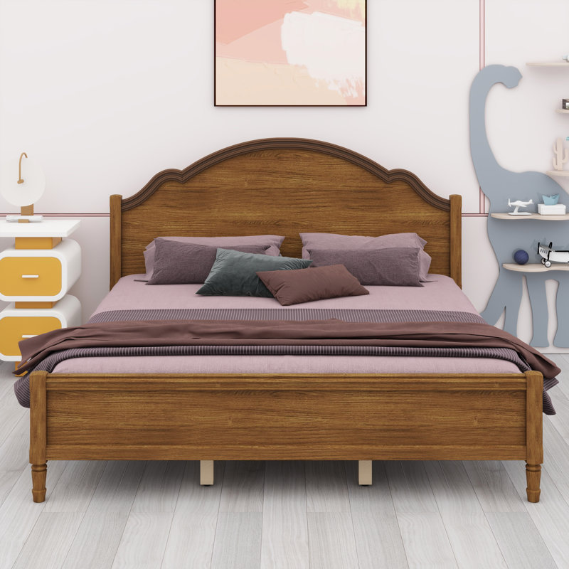 Plateforme de couchage robuste conçue avec une tête et un pied de lit pour une stabilité accrue, Walnut