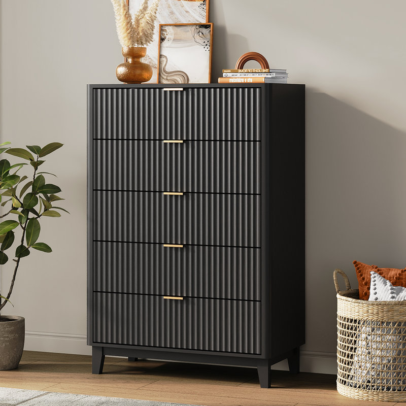 Dorcus 31.5'' W 5-Drawer Fluted Dresser for Bedroom, Mid-Century Black Dresser with Solid Wood Legs, 46‘’ Tall Dresser with Curved Profile, Large Storage Chest of Drawers for Living Room, Hallway, Closet, Gold Handles 