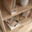 Finition brune, design rustique pour rehausser le décor des espaces de vie, des bureaux ou des espaces de lecture, étagères réglables pour un rangement personnalisé, plusieurs tablettes et armoires, assemblage facile, taille compacte