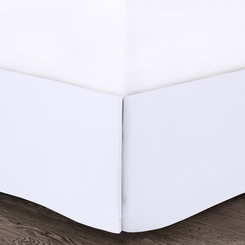 White King Comforter With 5 Microfiber Attributes, Ruffle And Ornamentation Features, Beauty