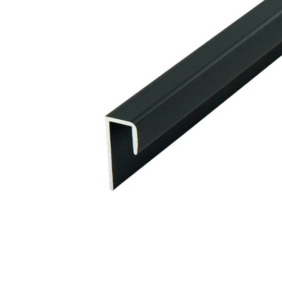 Le profilé en J Outwater en aluminium convient au matériau de moulure à capuchon en aluminium noir de 1/4 à 9/32 po avec trous de 72 po de longueur Pro (paquet de 10)