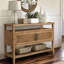 Console au fini amande grillée chaude, 2 portes en rotin naturel et grande capacité de rangement, idéale pour les intérieurs contemporains.