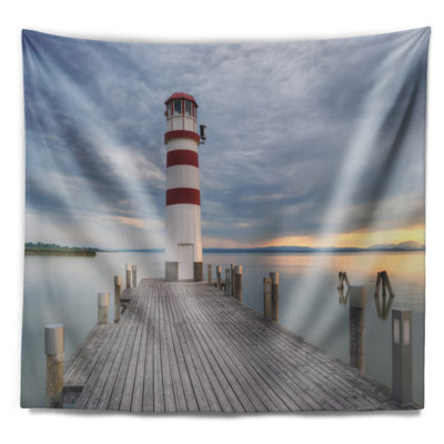 Pont du phare du lac Neusiedl au coucher du soleil