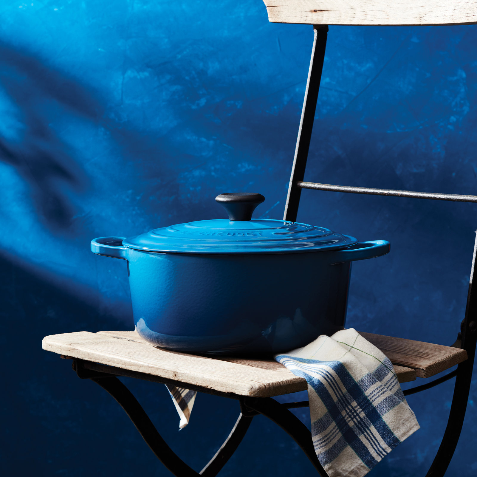 Le Creuset Signature Enameled Cast Iron Round Dutch Oven with Lid, 5.5 quarts, Artichaut
