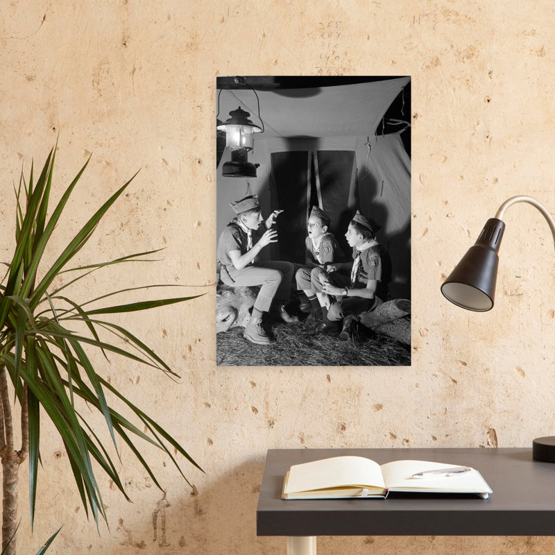 «1960S 3 Boy Scouts Sitting Tent Night Telling Ghost Stories», art mural rétro classique rétro, H 24 po x l 16 po