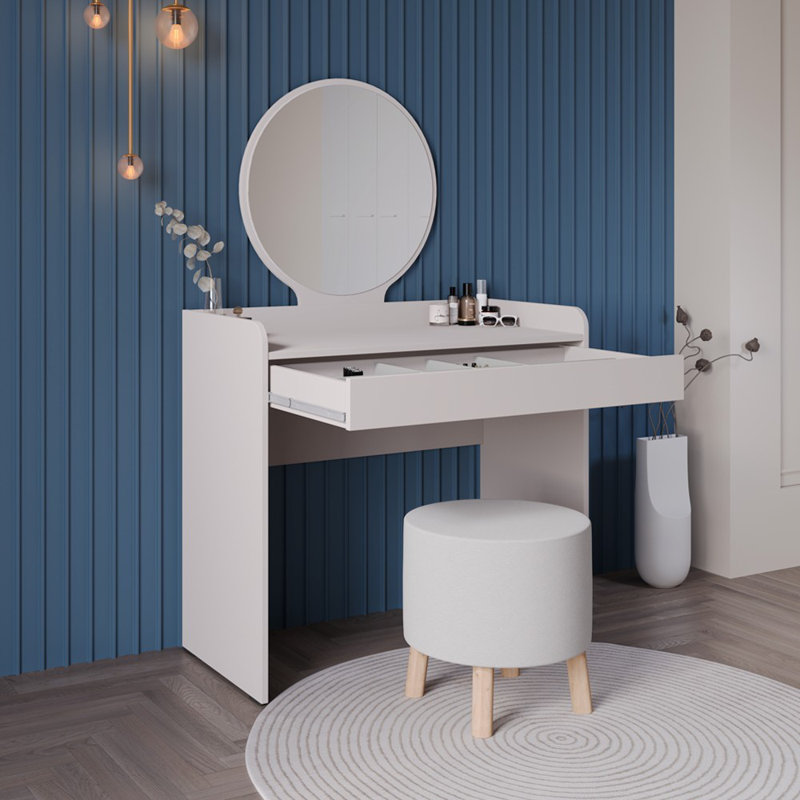Make-Up Table