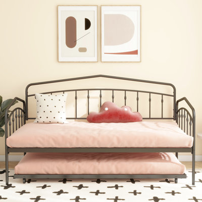 Lit de jour simple avec couchette, métal noir, caractéristique de la chambre à coucher