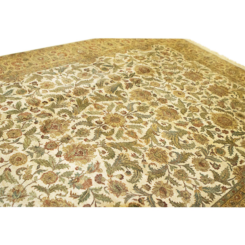 Hand Knotted Wool Area Rug in Cream And Gold