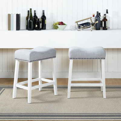 Tabouret à hauteur de comptoir 2 - siège de selle, blanc délavé, siège en tissu gris recouvrant le tabouret 2, revêtement blanc délavé