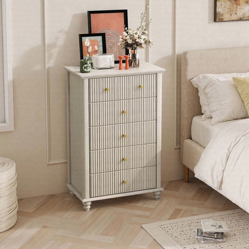 Commode à 5 tiroirs avec poignées en métal Kernie, Beige