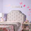 Tête de lit simple avec texture de bouton et magnifique motif de losanges en tissu gris pour le lit