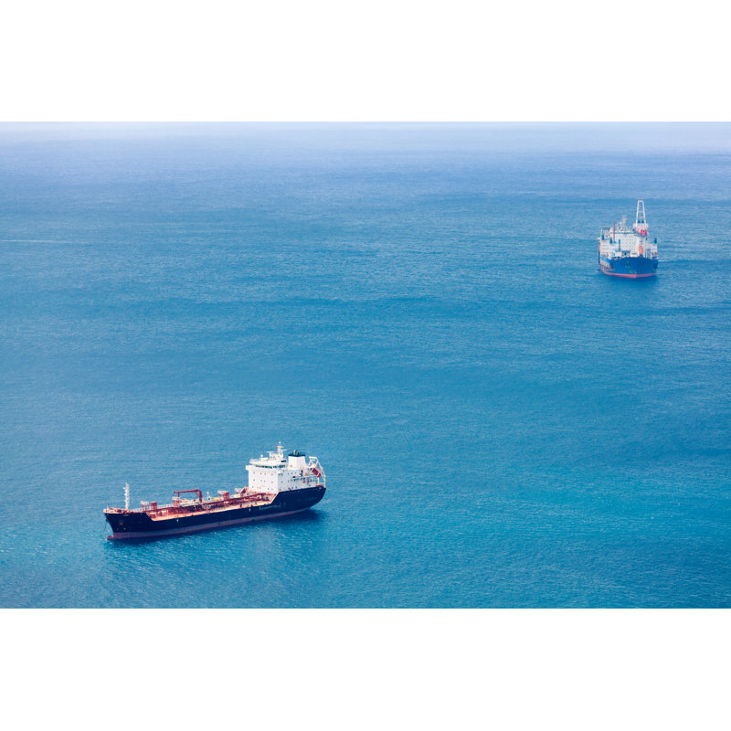 Cargo Ships on The Ocean par Zodebala, H 20 po x l 30 po