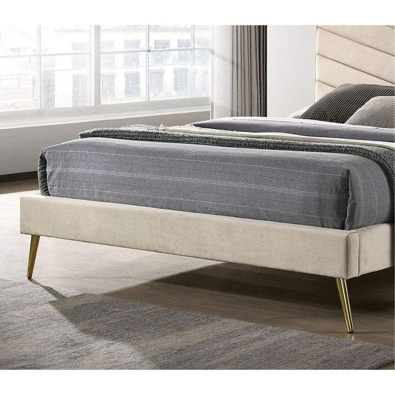 Grand lit de style Mid-Century avec tête de lit beige doux et tête de lit en flanelle à pieds dorés