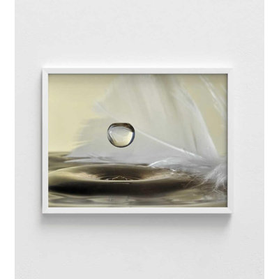 Impression murale minimaliste - Plume et gouttelette sur l'eau