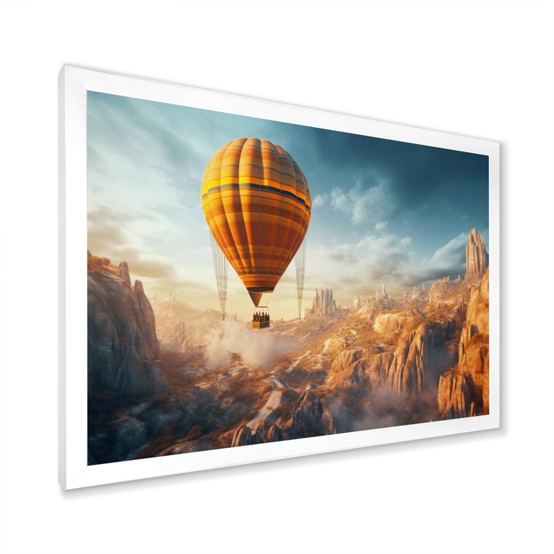 «Yellow Hot Air Ballon», art mural sur toile, H 34 po x l 44 po x P 1,5 po, Cadre simple blanc