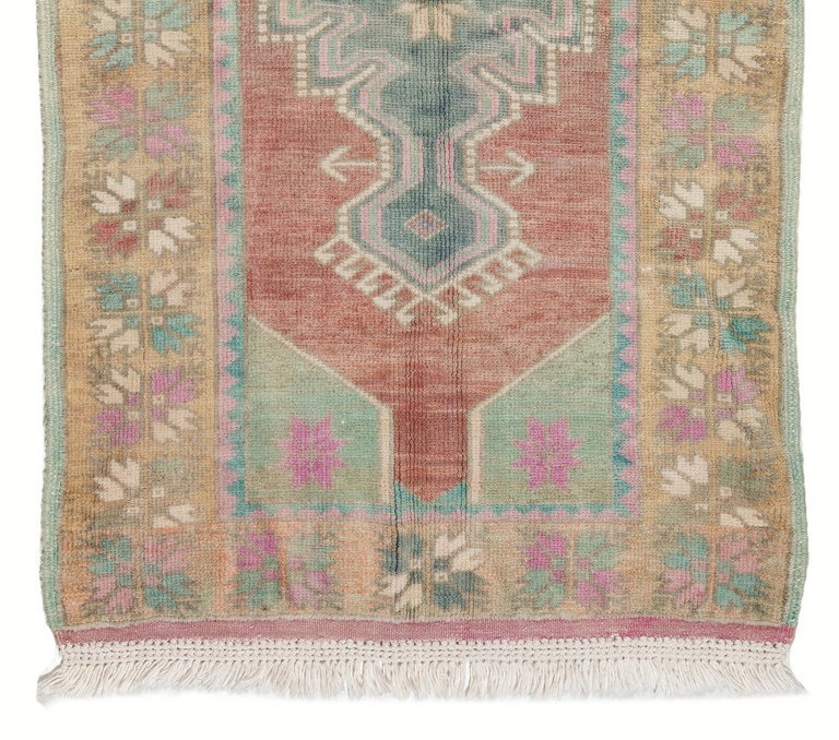 Tapis rétro rétro turc en rouge doux, vert, rose, mauve