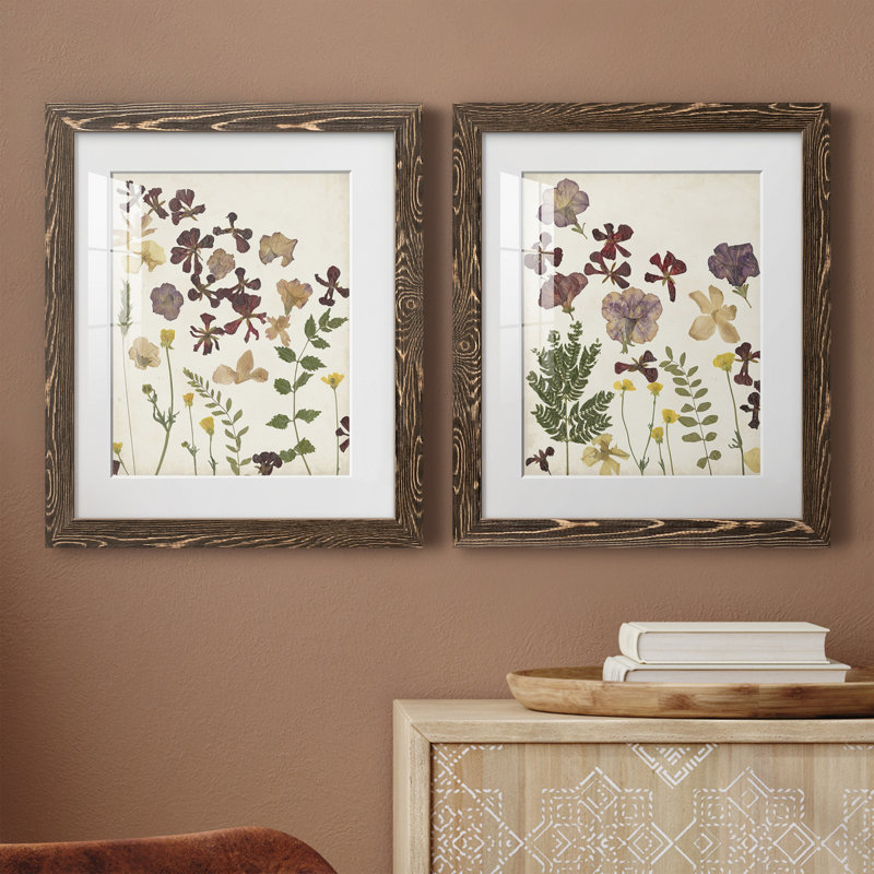 Pressed Flower Arrangement III - Ensemble de 2 reproductions d'art, H 20 po x l 17 po x P 1 po, Papier, cadre noyer, Blanc