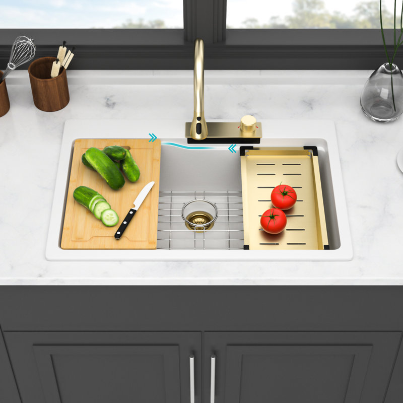Évier de cuisine encastré avec effet cascade 33 x 22 po - Composite de quartz blanc, poste de travail avec robinet extractible et divers accessoires pour composites variés