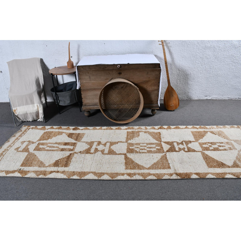 Tapis de couloir turc beige rétro tissé à la main pour un intérieur tendance avec un attrait classique brun / beige