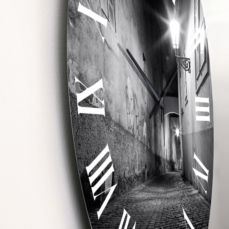 Mysterious Narrow City Alley - horloge murale Colonial, Grand