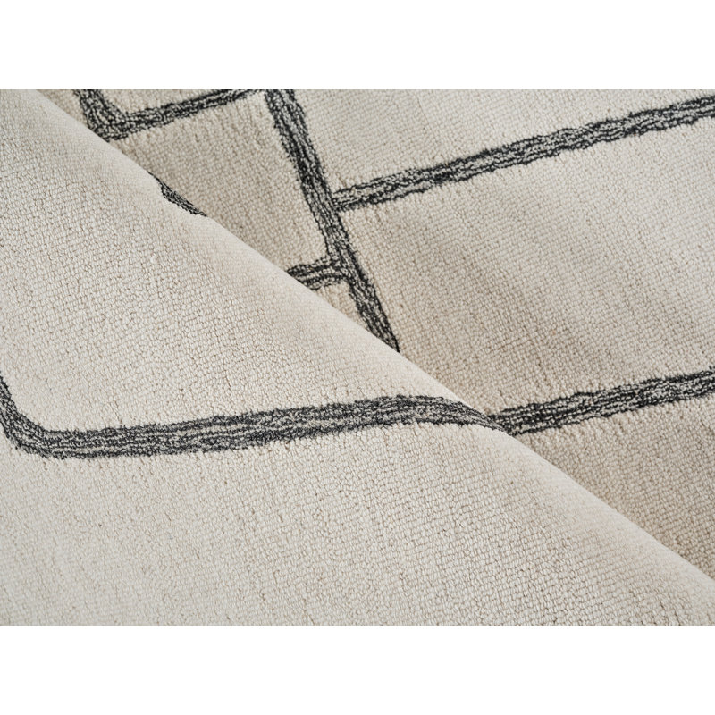 Handmade Black and Ivory Wool Tufted 6' x 9' Rug