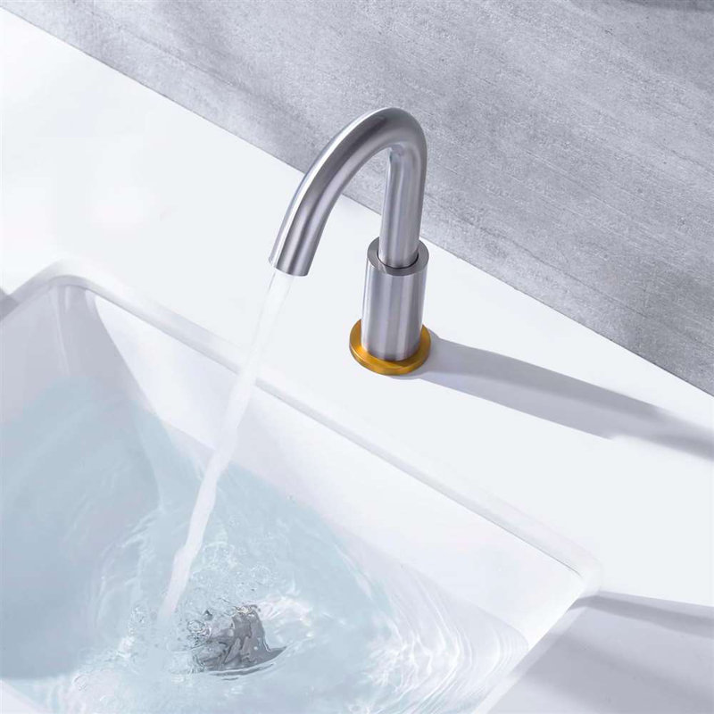 Robinet sans contact à finition chromée et dorée pour toilettes commerciales