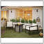 Élégante table de foyer d'extérieur au propane de 28 pouces, aspect rotin et osier, foyer en verre trempé au gaz de 50000 BTU avec pare-brise en verre pour l'extérieur du patio et du jardin (gris et blanc)