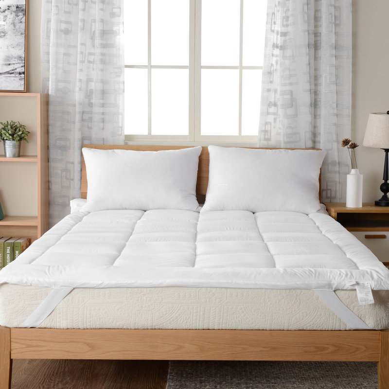Surmatelas de matelas en duvet synthétique 2 po Livia, Simple