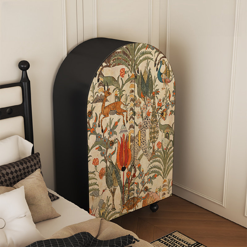 Armoire arquée avec tablettes et portes