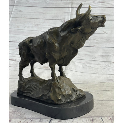 Sculpture Bull